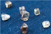 De Beers sales hint diamond market has bottomed out