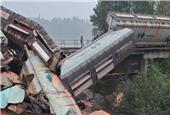 Train carrying potash derails near Hope