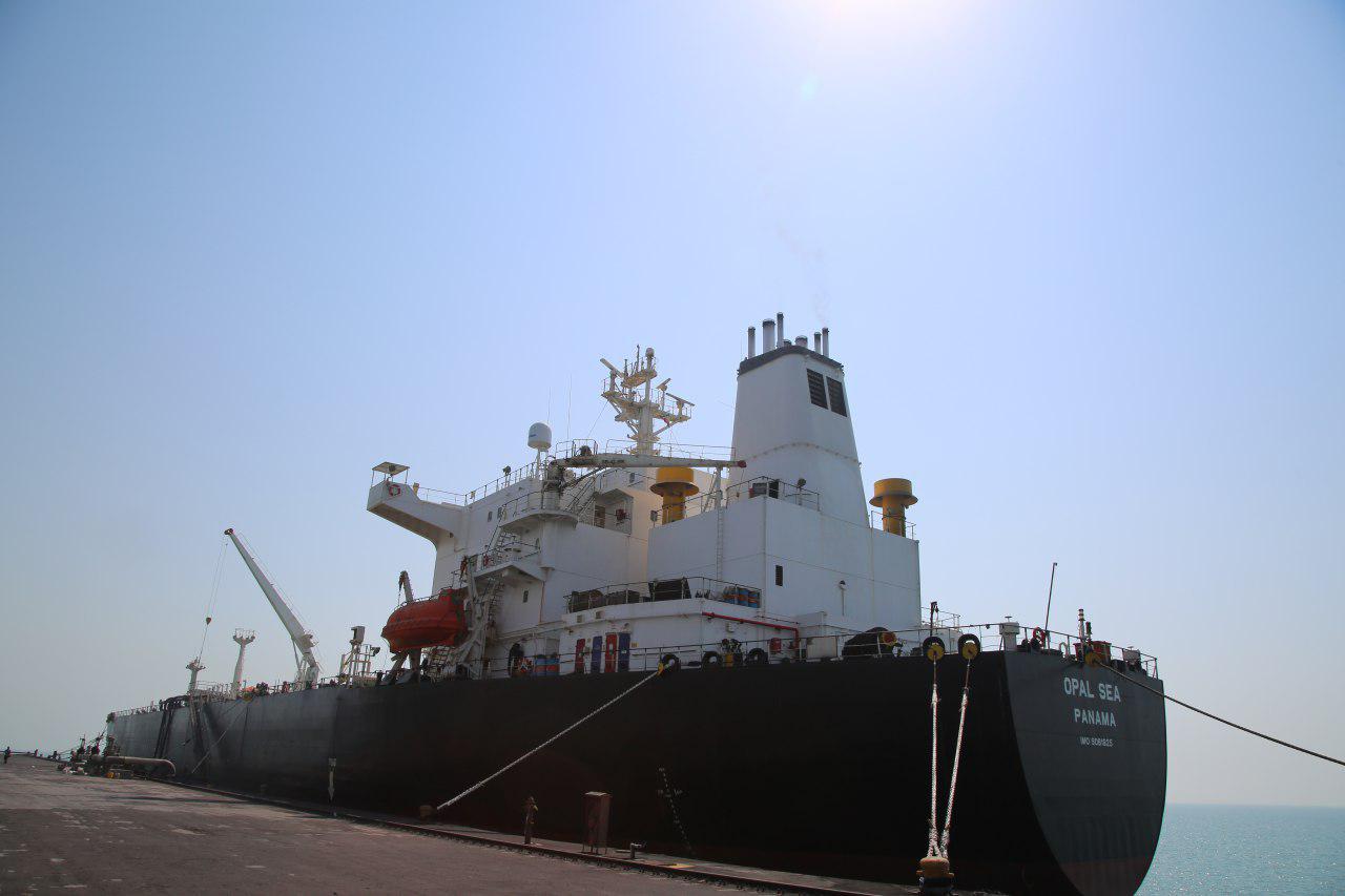 Harbor of a giant oil tanker at the pier of the Persian Gulf region