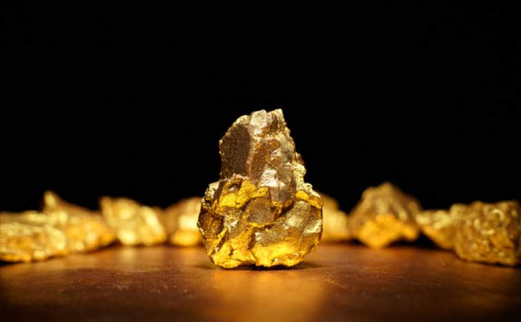 PRECIOUS-Gold prices hit 1-week high amid Brexit turmoil