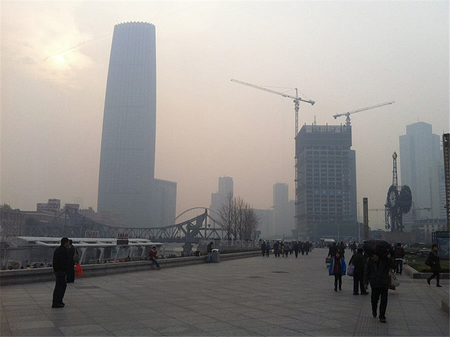 China`s iron ore futures fall as anti-smog measures weigh