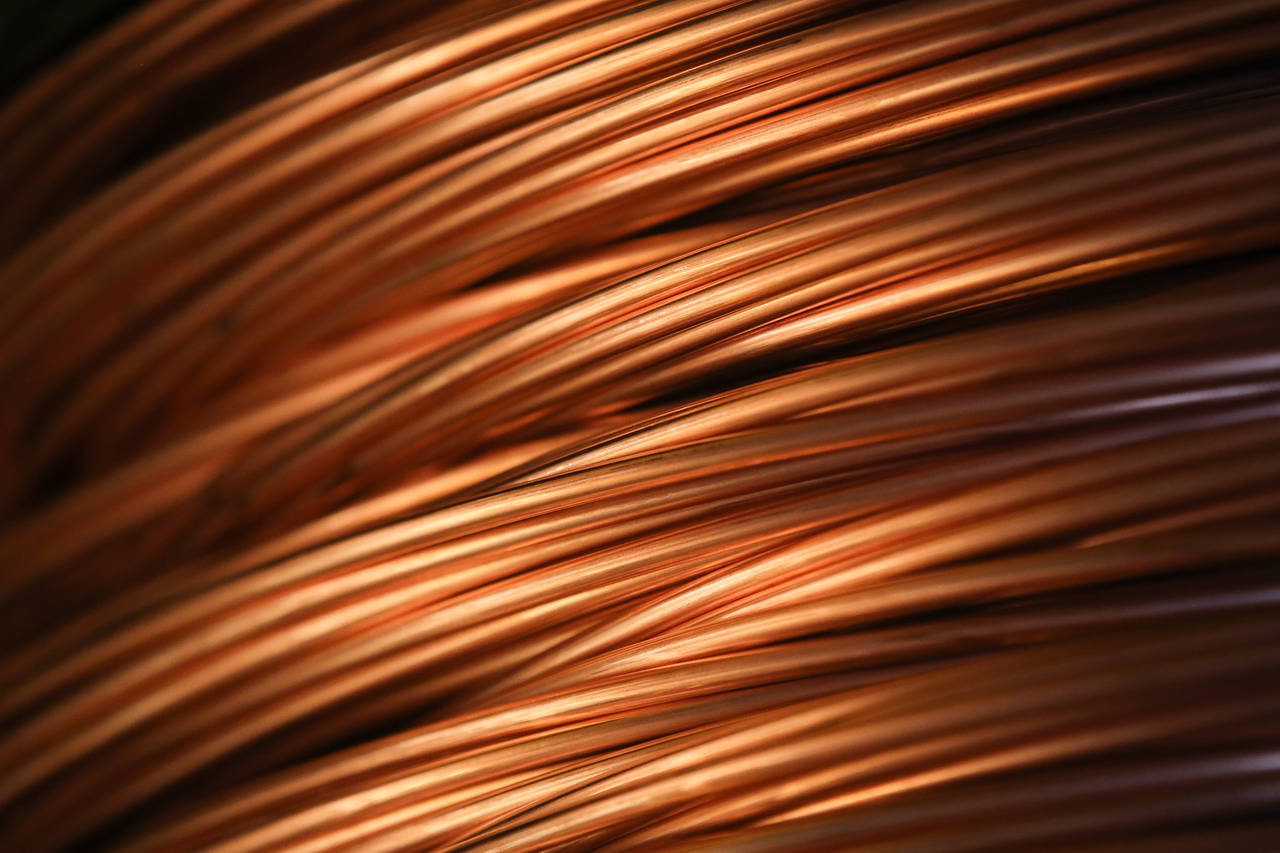 Copper rises as dollar comes off highs