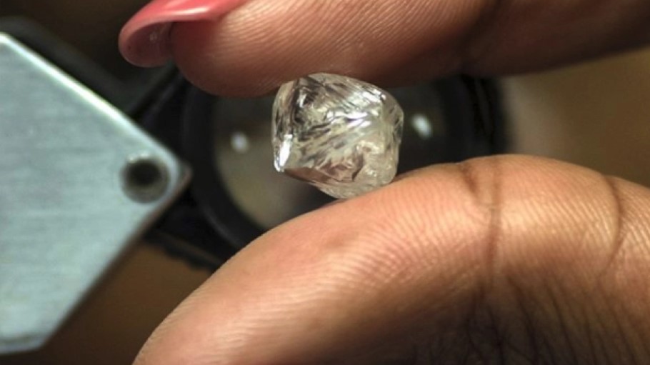 De Beers to let buyers reject up to 50% of small diamonds