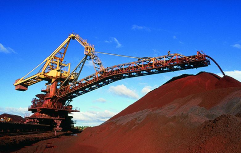 Top US iron-ore miner’s shares plunge after $1.1bn deal