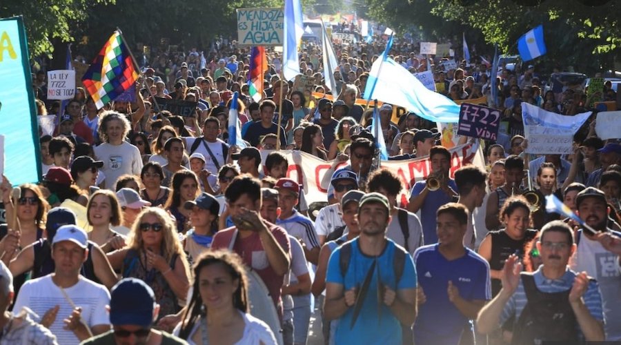 Massive protests force Argentinian governor to abolish mining law