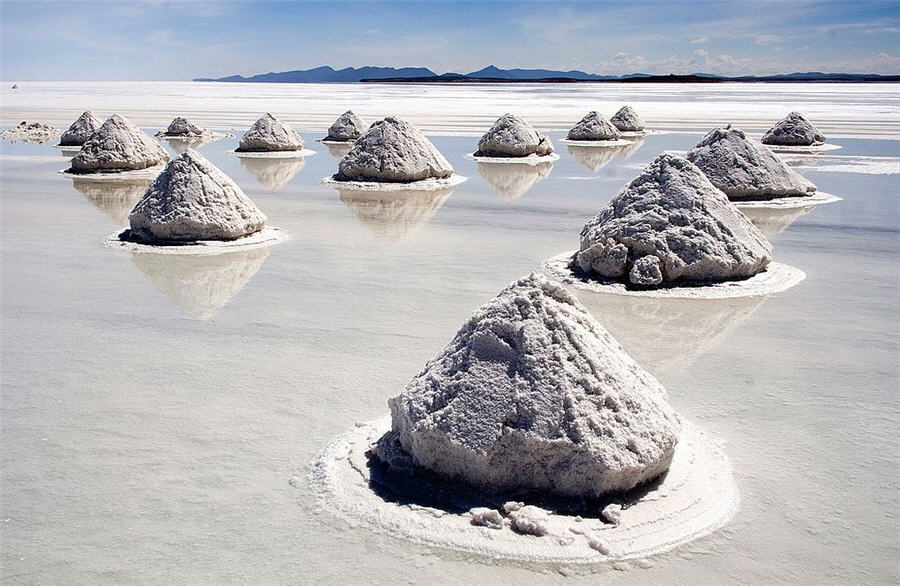 Lithium price plunges to 4-year low