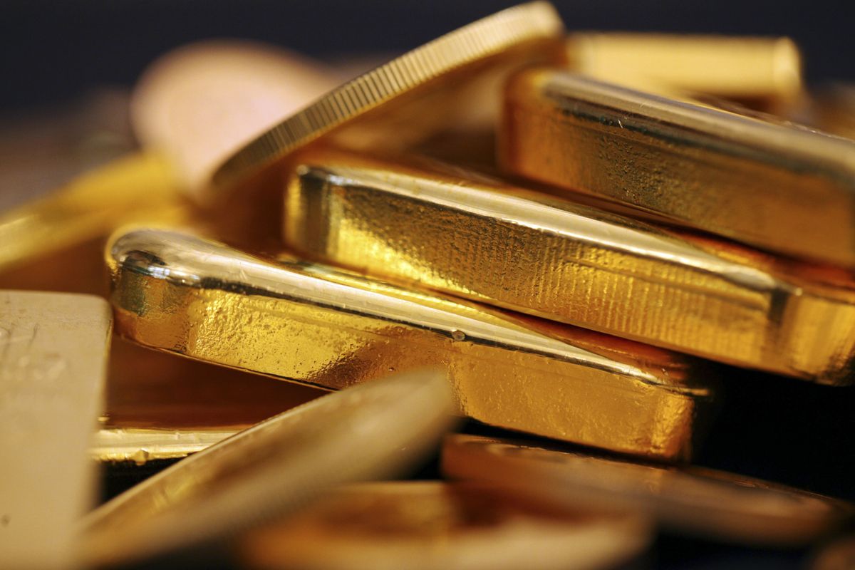 As stocks gyrate, investors scoop up tons and tons of gold