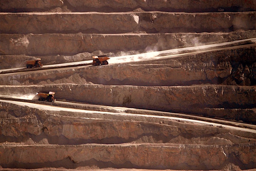 Chile mining trade group sees copper supply glut of 200,000 tonnes in 2020