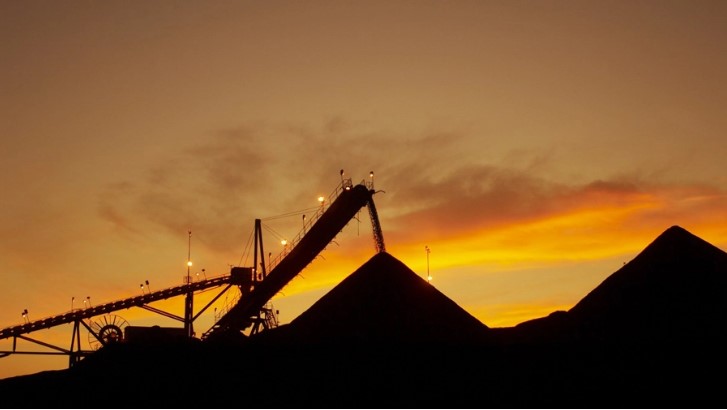 China bans Australian coal imports as political relations sour