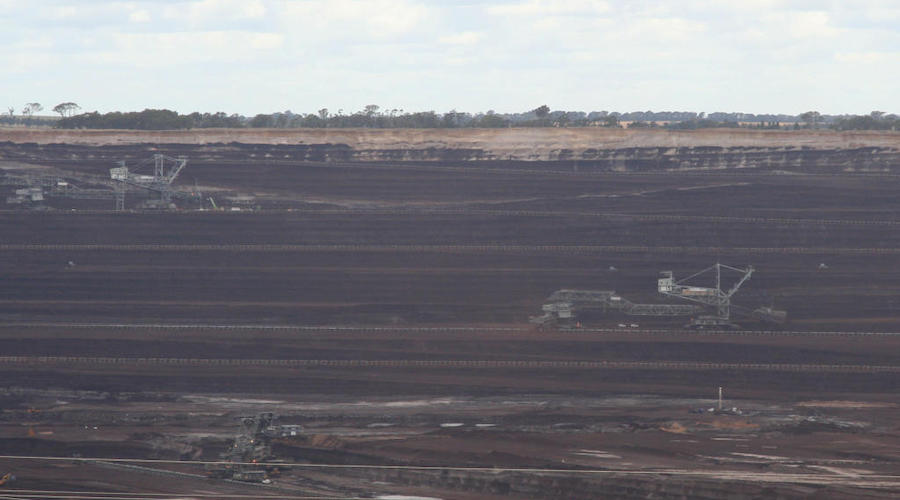 Australia forecasts drop in coal output under pressure from Chinese curbs