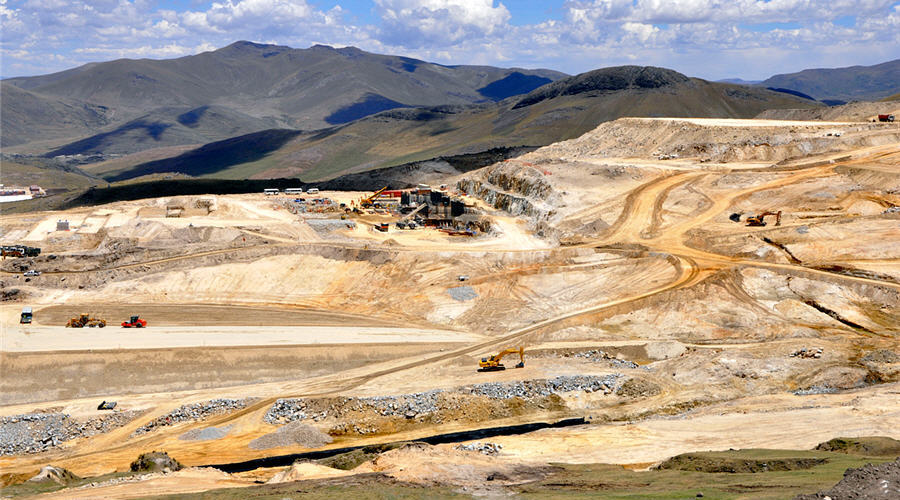 Peruvian authorities search for solutions to blockade affecting shipments from Las Bambas copper mine