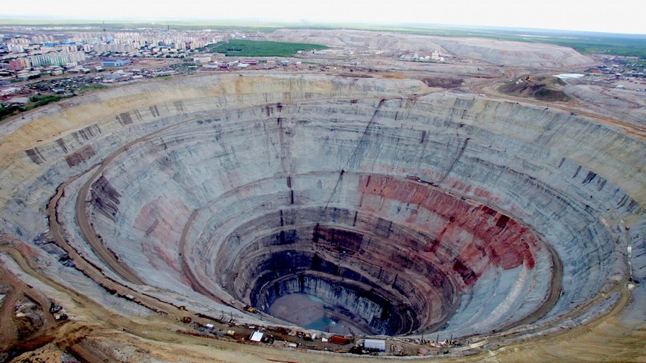 Governor of Yakutia says Mir diamond mine to reopen in 2024