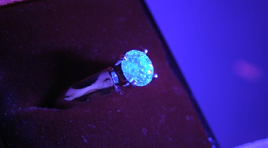 Alrosa steps up efforts to brighten fluorescent diamond sales
