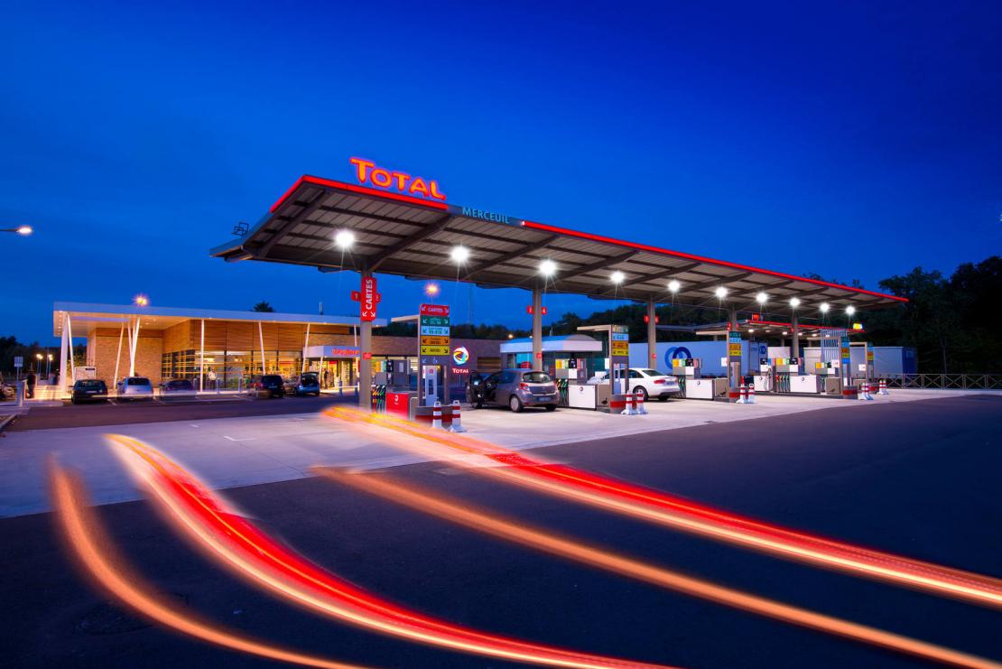 Total adds fuel-cell truck maker to alternative energy bets