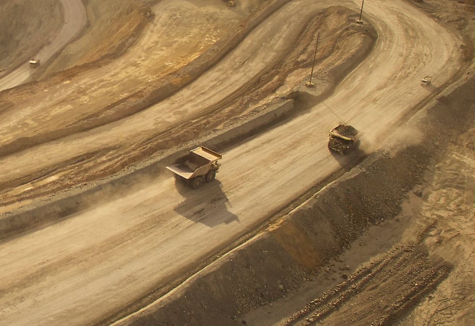 Glencore copper mine in Peru suspends operations over community blockade