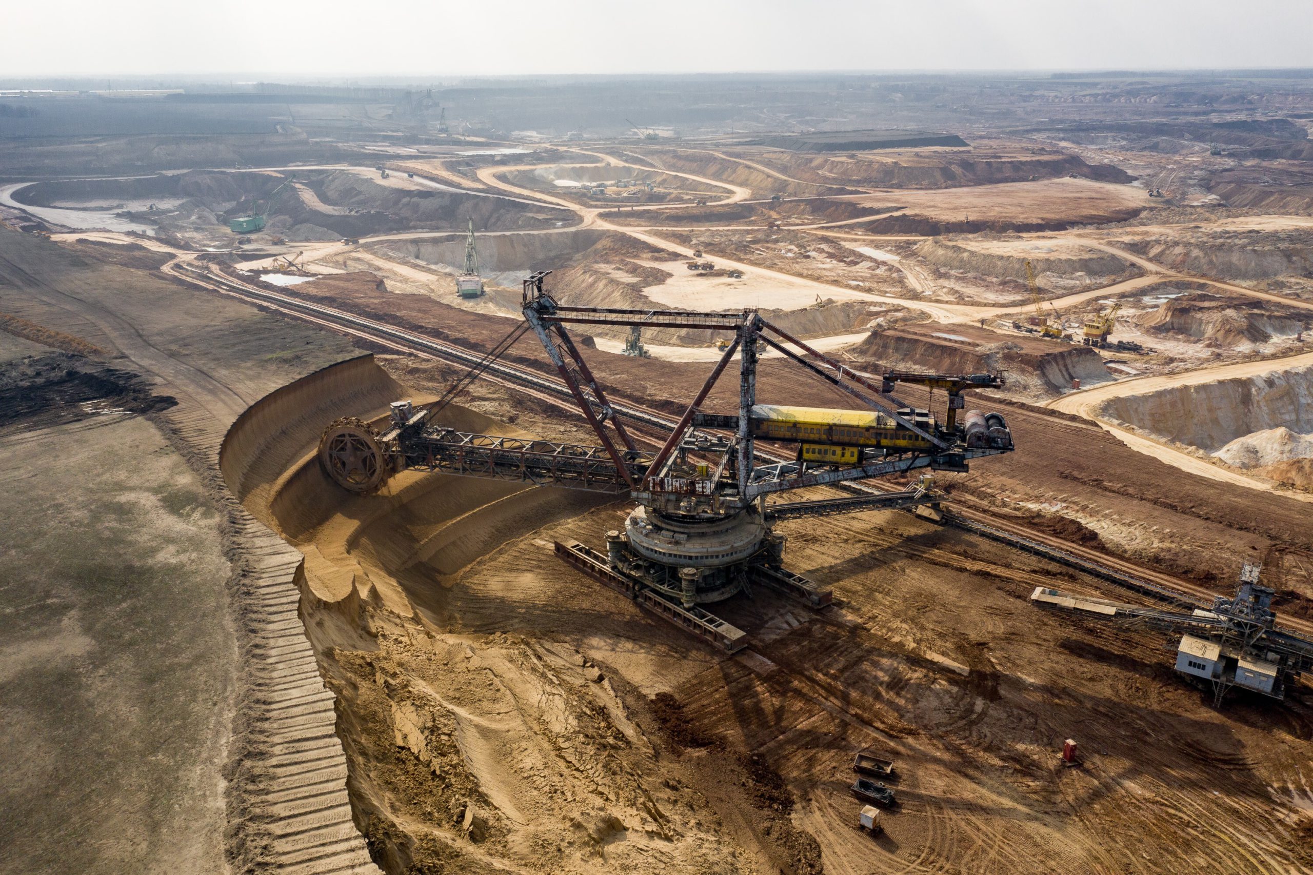 Ukraine cancels privatisation tender on titanium and zirconium miner