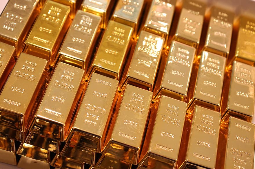 Gold price edges lower as investors weigh virus risks to global growth