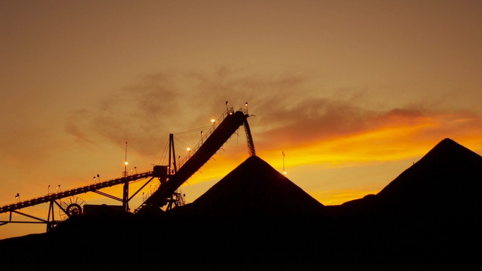 Glencore hits decade high on commodity price boom