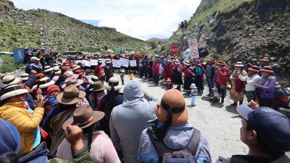 Peru community wants its land back, threatening Chinese copper mine