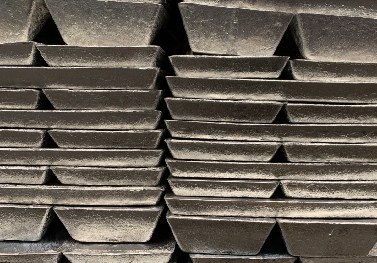 New squeeze hits London metal market with zinc spreads spiking